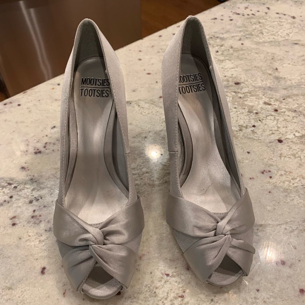 Mootsies Tootsies Gray Satin Formal Peep Toe 7-1/2